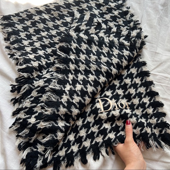 (SOLD)Christian Dior Houndstooth Tweed Wool Light Scarf - Picture 8 of 11